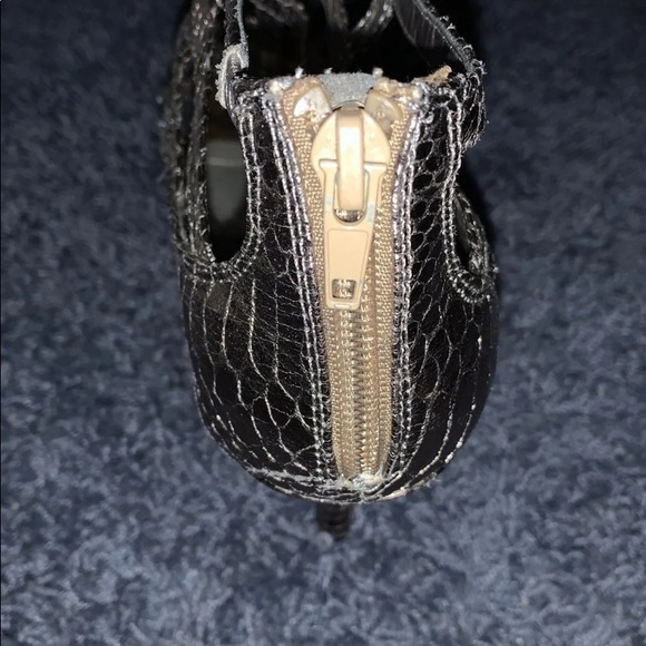 Heels - Picture 3 of 3